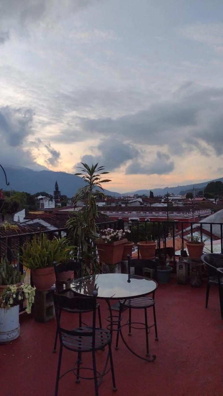 Hotel Posada Gutierrez Antigua Exteriör bild